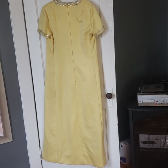 Lemon yellow maxi evening gown with rhinestones - Picture 4 of 4